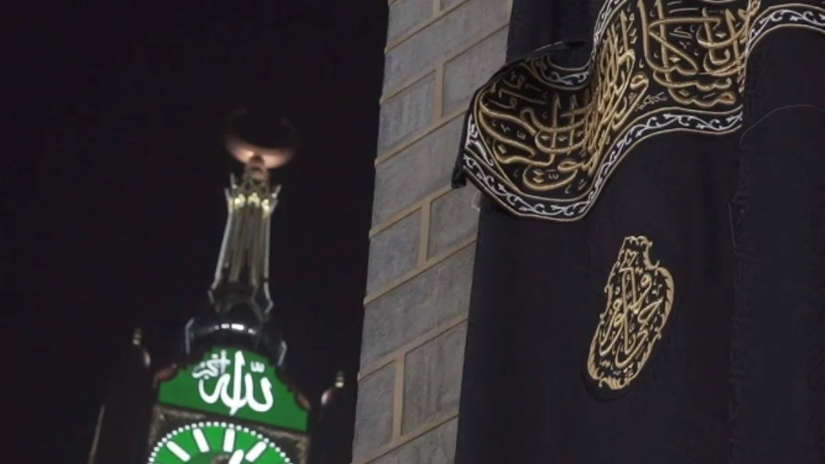 Kabe'nin örtüsü değiştirildi