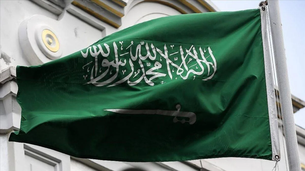 Katar Emiri, Suudi Arabistan Kralı ve Veliaht Prensi'ni telefonla arayarak Kurban Bayramı'nı tebrik etti