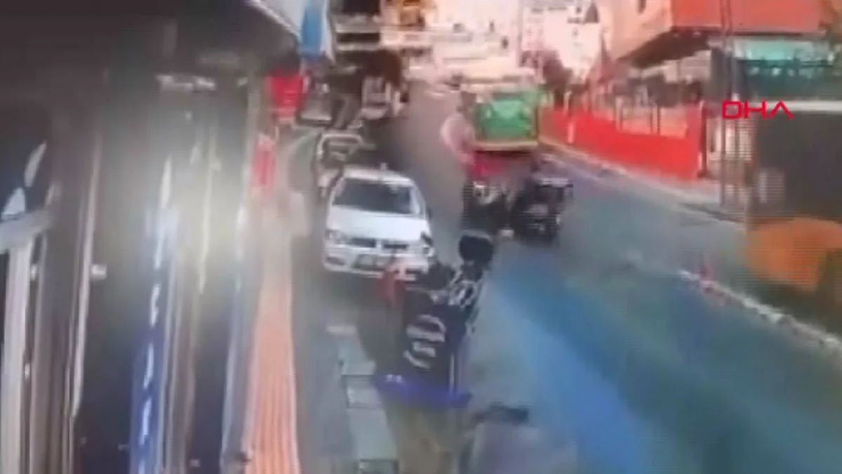 Motosikletlilerin feci kazası kamerada
