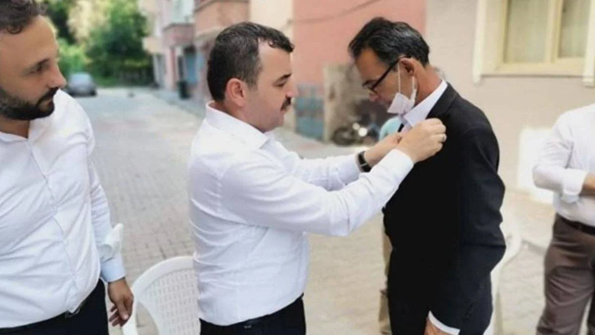 Mustafa Arat kimdir?