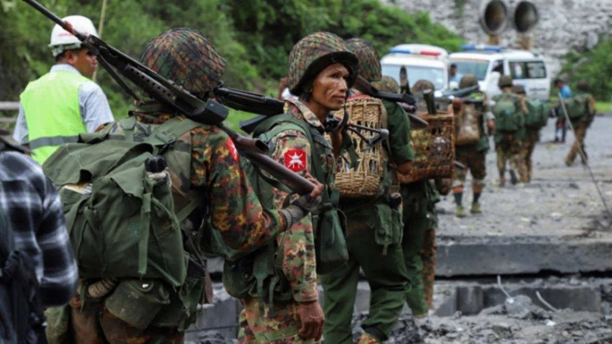 Myanmar'daki çatışmalarda 40 asker öldürüldü
