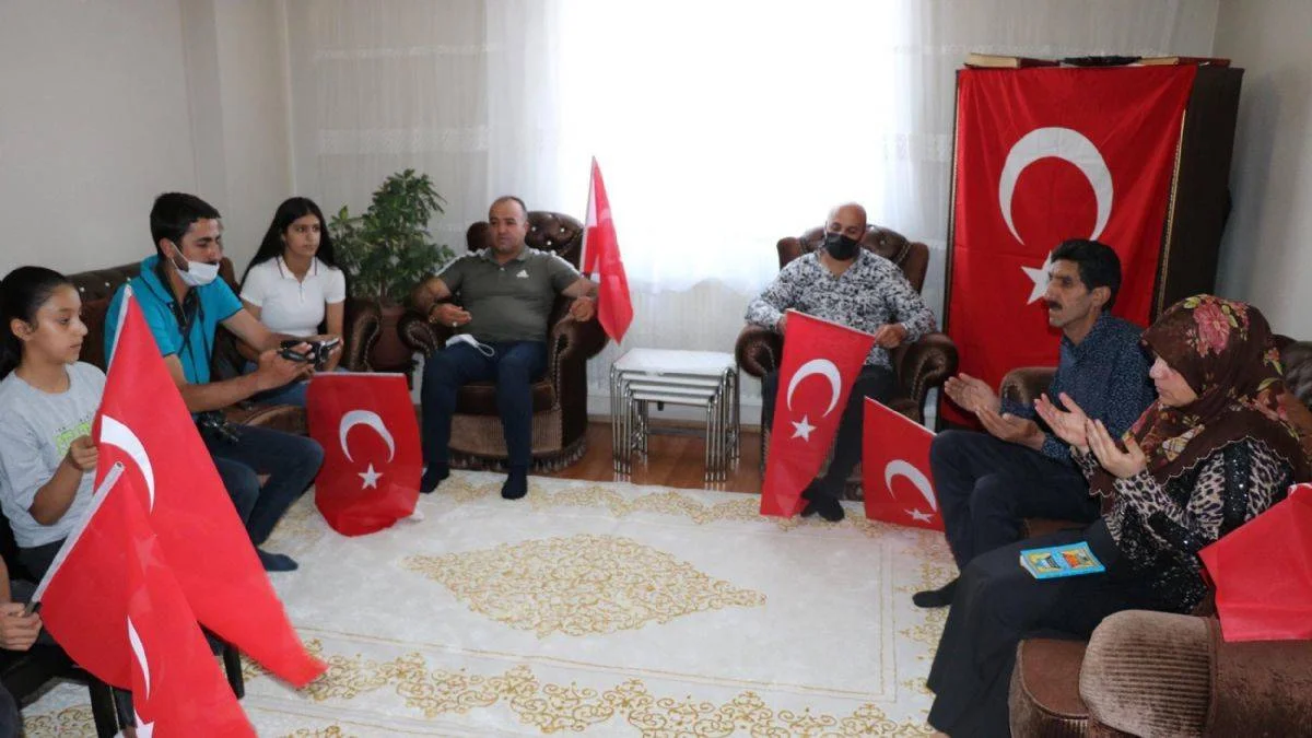 Oğlunun Tokyo'daki boks maçını heyecandan izleyemedi