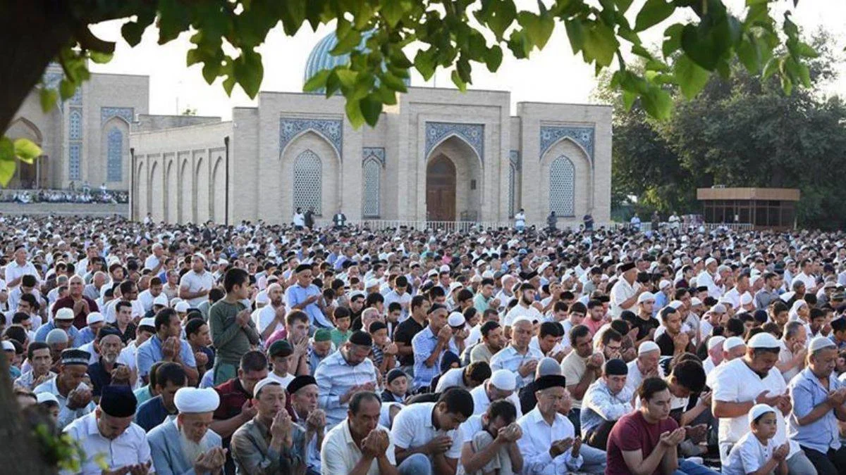 Özbekistan'da camilerde cuma ve bayram namazları kılınmayacak