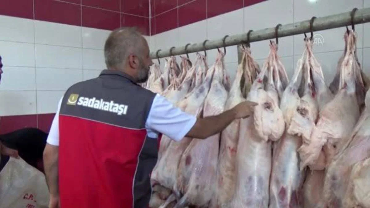 Sadakataşı Derneği'nin Kurban Bayramı Sevinci "Paylaşınca Hisseni Yeryüzü Bayram Yeri"