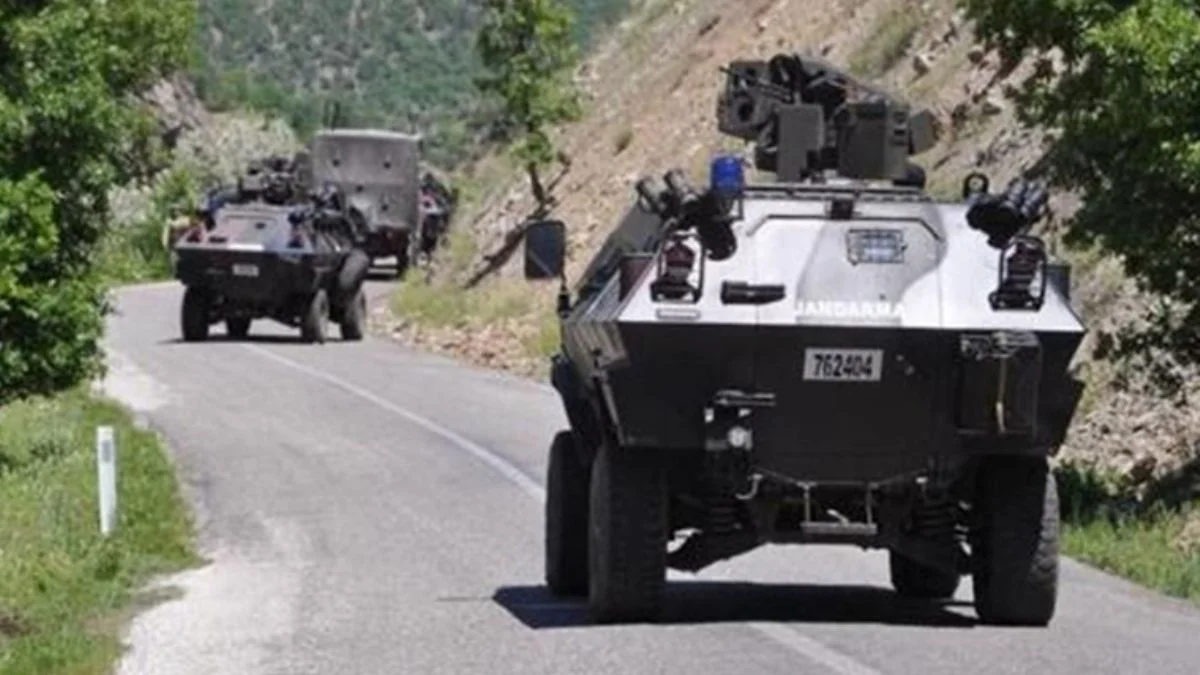 Siirt'te askeri aracın geçişi sırasında patlama