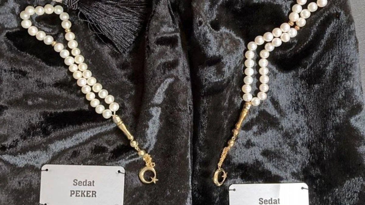 Şirinler çetesi yöneticisinin evinde 'Sedat Peker' yazılı tespih