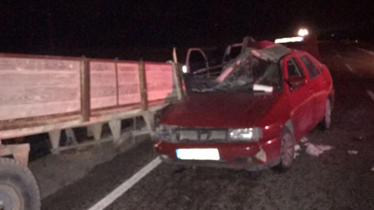 Sivas'ta otomobil traktör römorkuna çarptı: 1 ölü, 4 yaralı