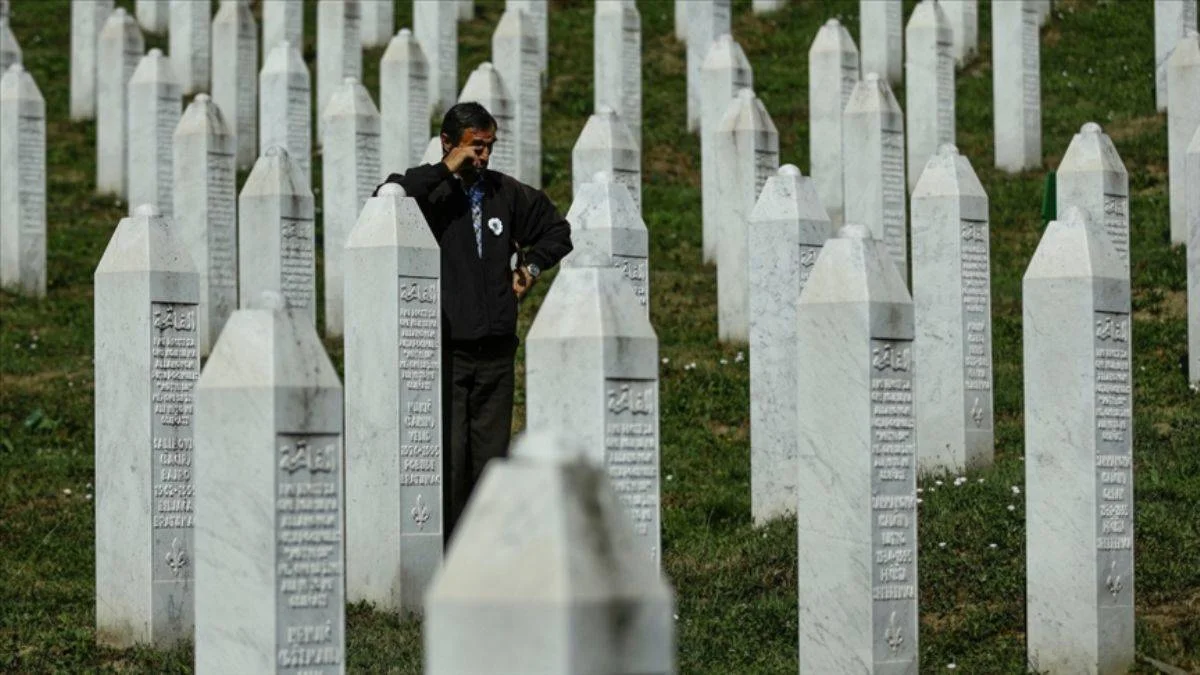 Srebrenitsa'da kurbanlarının mezarları kemik ilavesi için yeniden açılıyor