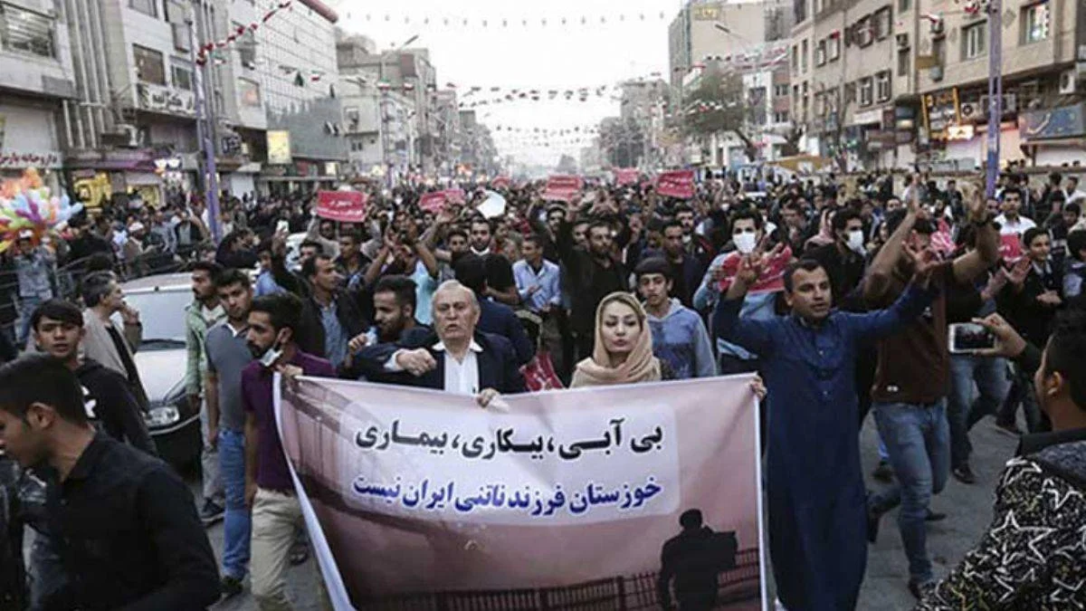Tahran, baraj kapaklarını açarak ayaklanmayı durdurmak istiyor