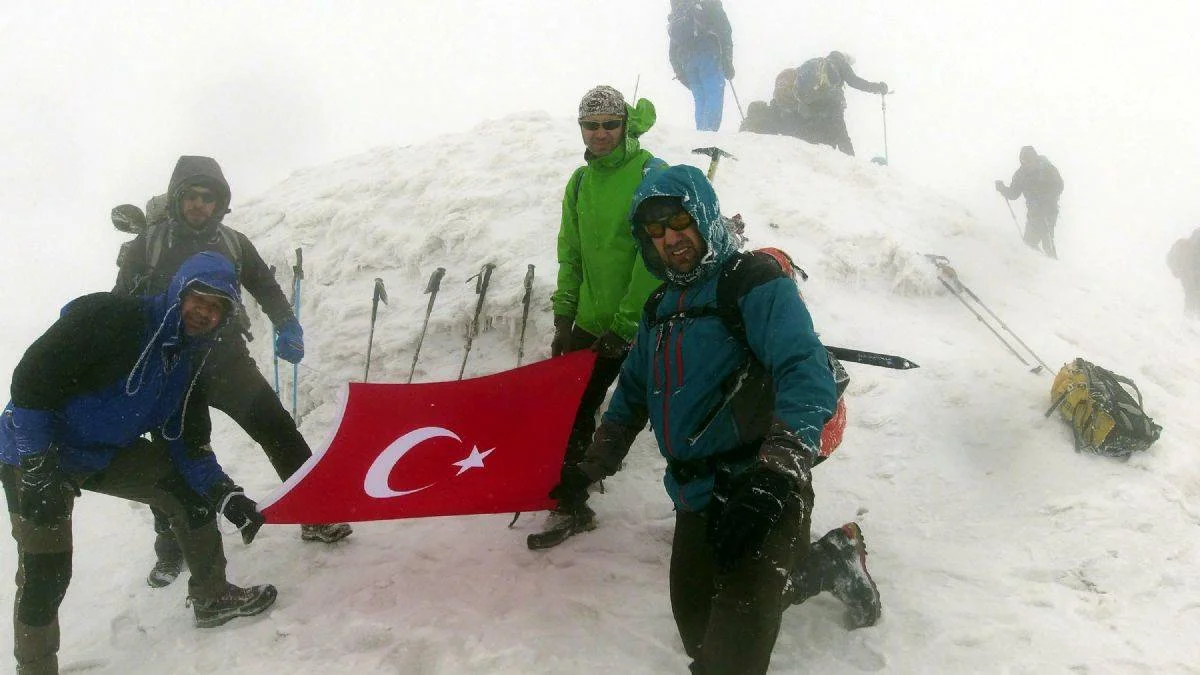 Temmuz'da Ağrı Dağı'nda tipiye yakalanan dağcılar konuştu