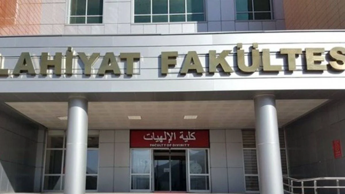 Türkiye'de İlahiyat Fakülteleri beklentileri karşılıyor mu?