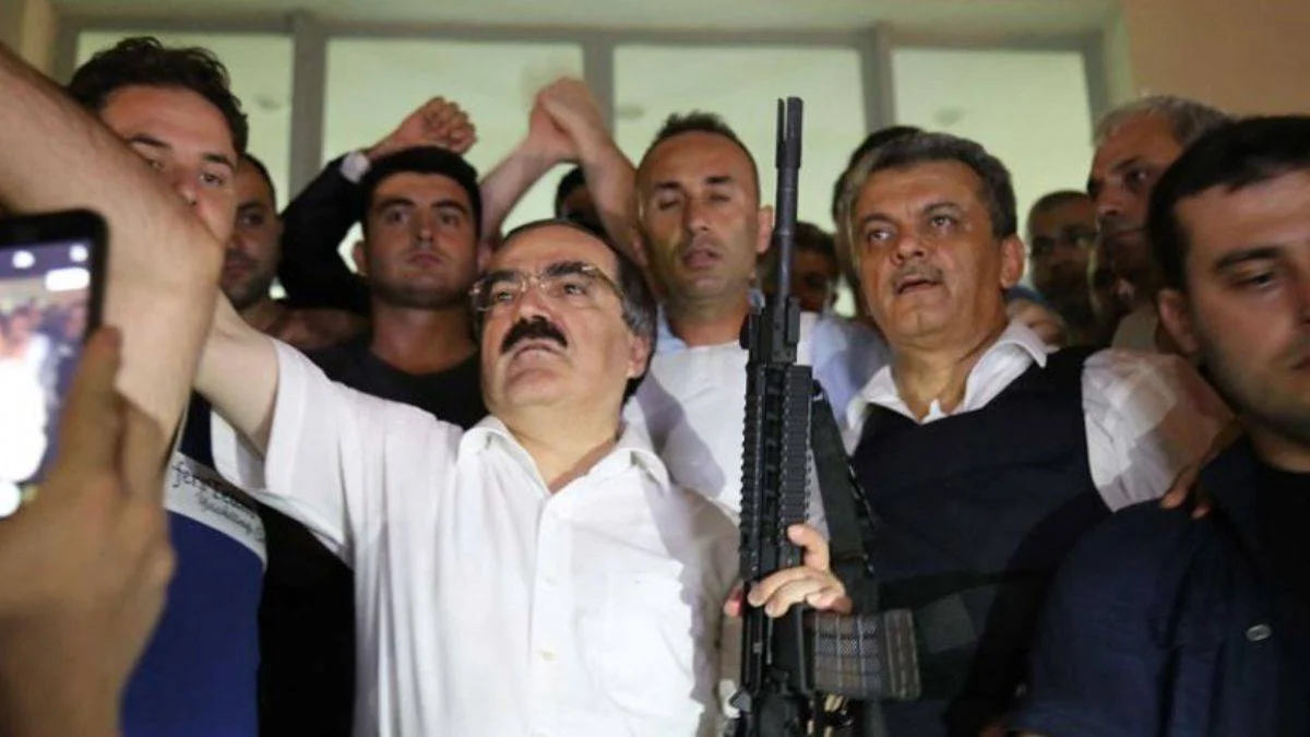 Vefat eden Hüseyin Avni Coş 15 Temmuz'da meydanlardaydı