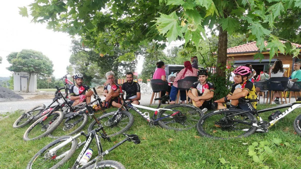Yarış İçin Hazırlanan Bisiklet Şeritlerini Söktü; Sporcular Kayboldu!