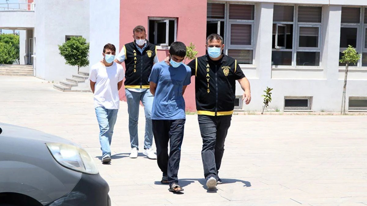 Yürüteçle yürüyen kadının boynundaki altın kolyeyi çaldılar