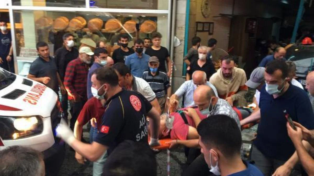 85 yaşındaki sürücü otomobille fırına girdi; 2 yaralı
