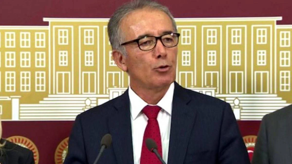 Ahat Andican nereli, kaç yaşında? Prof. Dr. Ahat Andican kimdir?