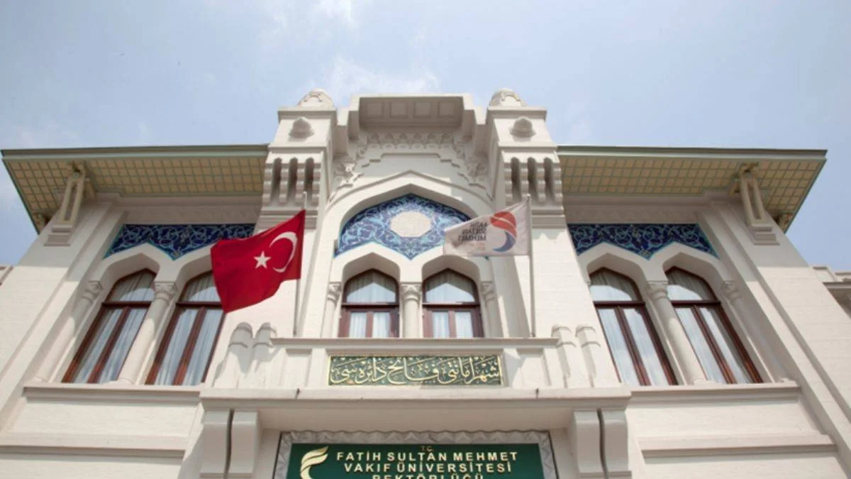 Akademik kadrosunu öğrencilerine 'vakfetti'