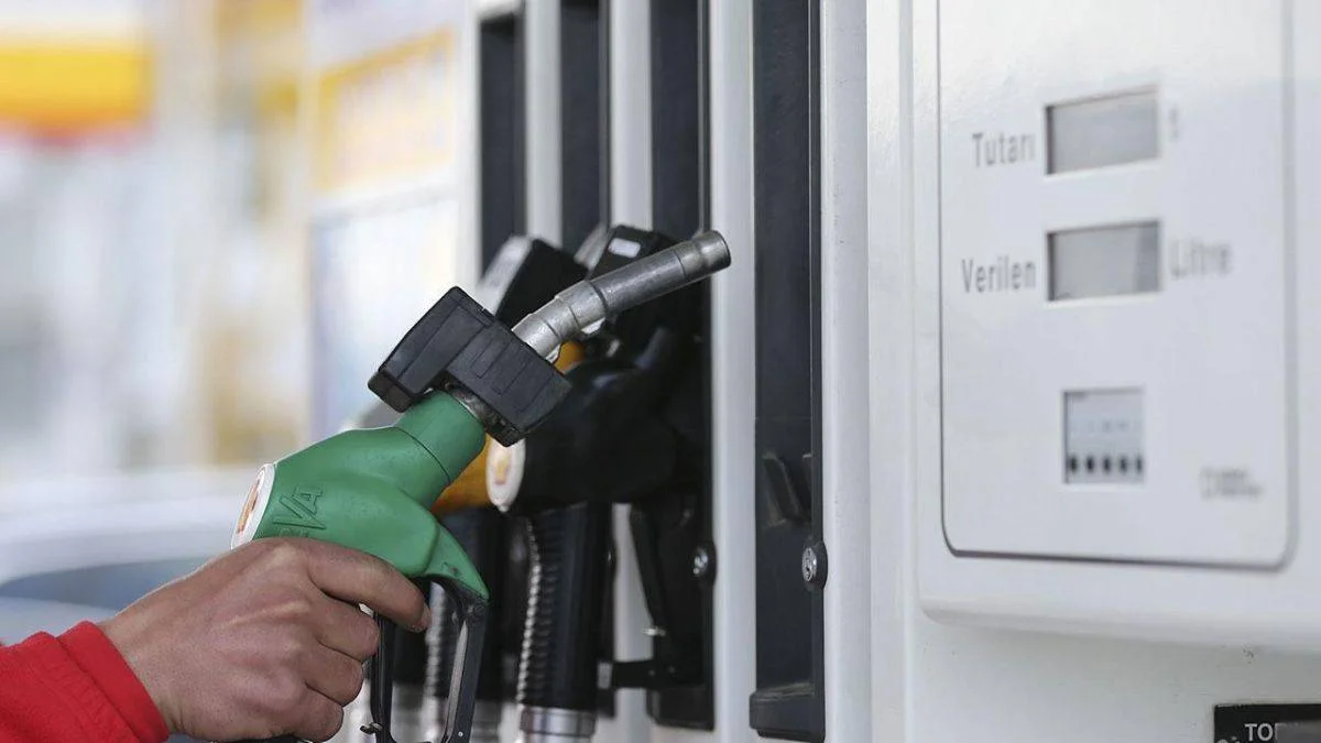 Akaryakıt istasyonlarında fiyat oyunu: Tabelada farklı, pompada farklı fiyat