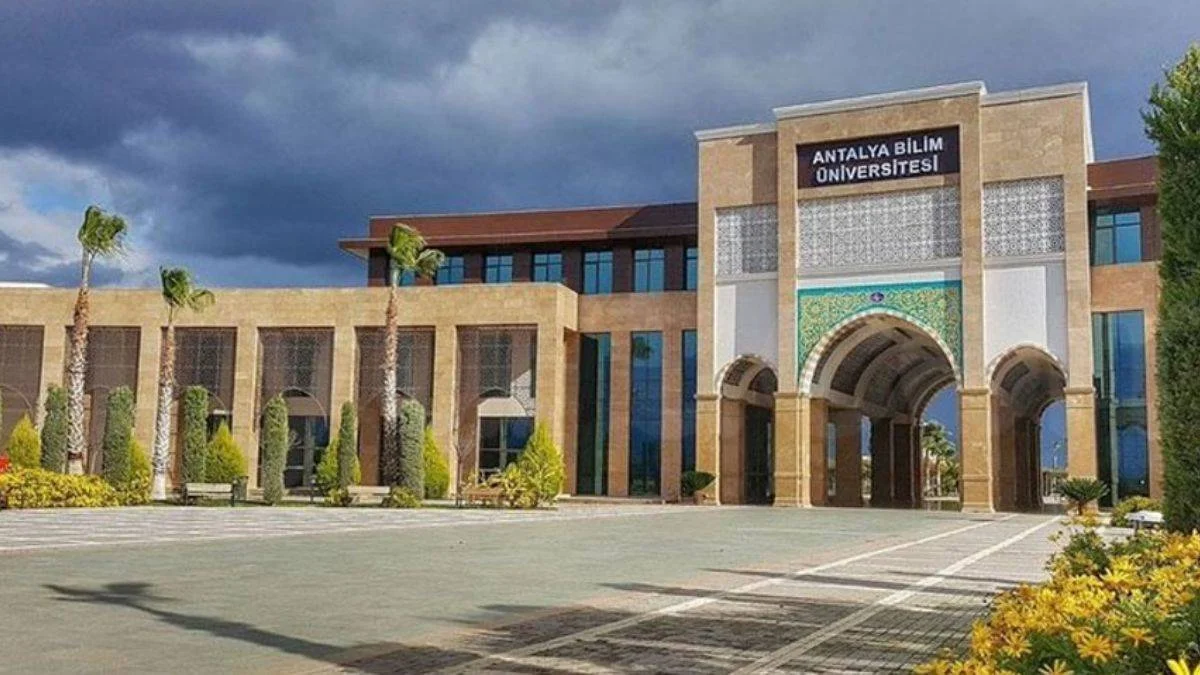 Antalya Bilim Üniversitesi Öğrencilerini Bekliyor