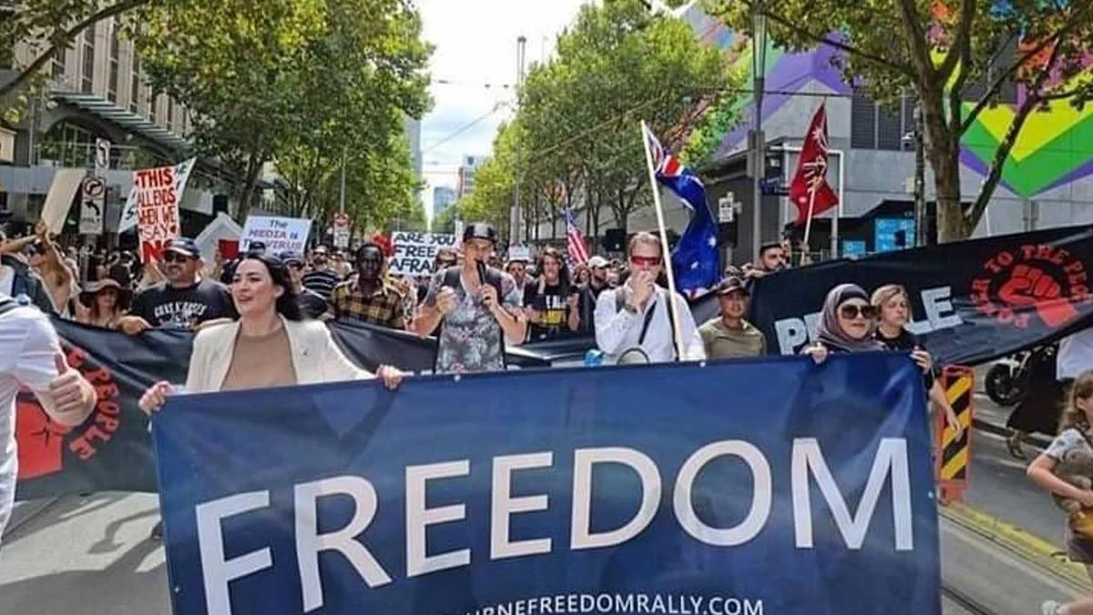 Avustralya'da halk sokağa döküldü: ''Koronavirüs yasakları'' protestosu