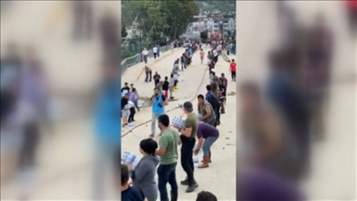 Ayancık'ta elden ele su yardımı!