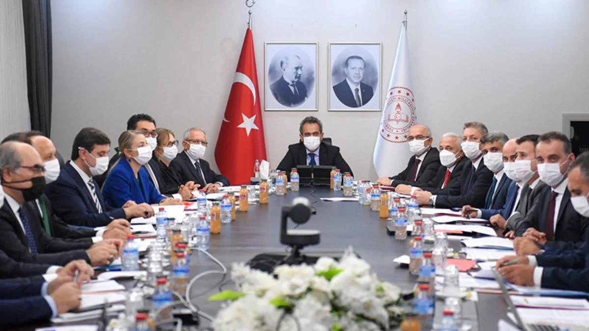 Bakan Özer'den yüz yüze eğitim açıklaması