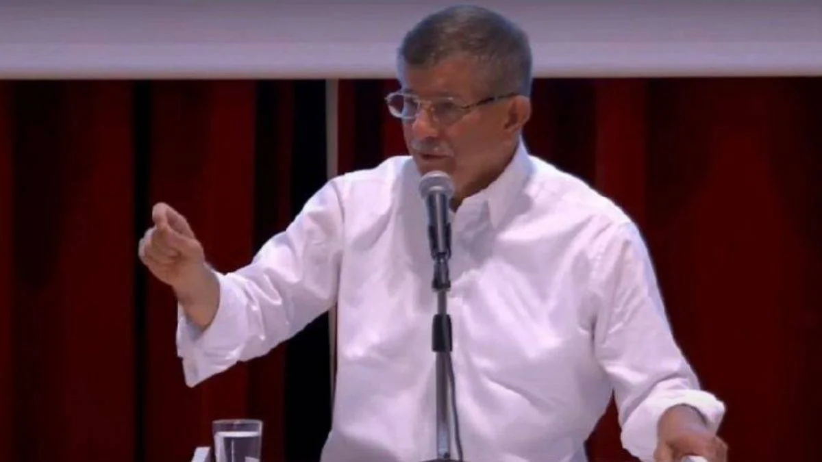 Davutoğlu'ndan Cumhurbaşkanı Erdoğan'a eleştiri