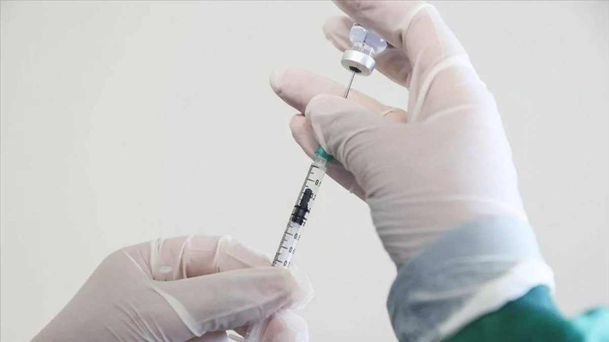 Dünya genelinde 4 milyar dozu aşkın koronavirüs aşısı yapıldı