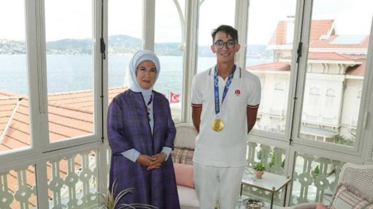 Emine Erdoğan, olimpiyat şampiyonu Mete Gazoz'u kabul etti