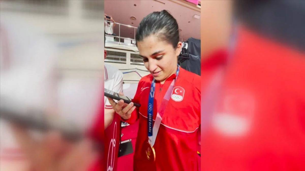 Erdoğan, Busenaz Sürmeneli'yi telefonla tebrik etti