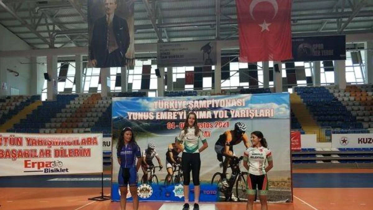 Funda Taşkın, Yunus Emre'yi Anma Yol Yarışlarında İkincisi Oldu