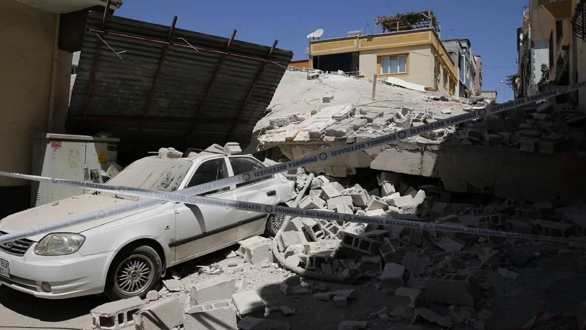 Gaziantep'te korku dolu anlar! 5 katlı bina bir anda çöktü