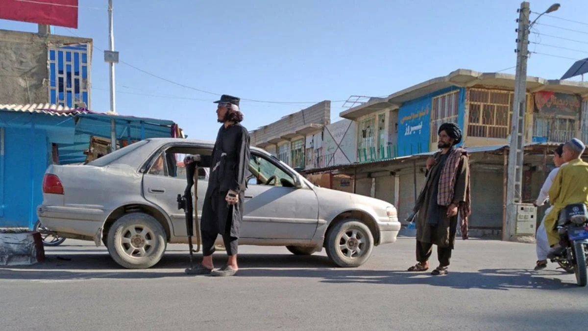 Gazne düştü! Taliban'ın ele geçirdiği vilayet sayısı 10'a yükseldi