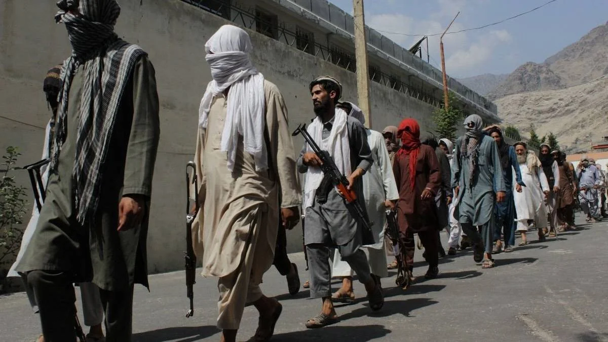 İngiltere'den ''Taliban'' mesajı: Karar vermek için henüz erken