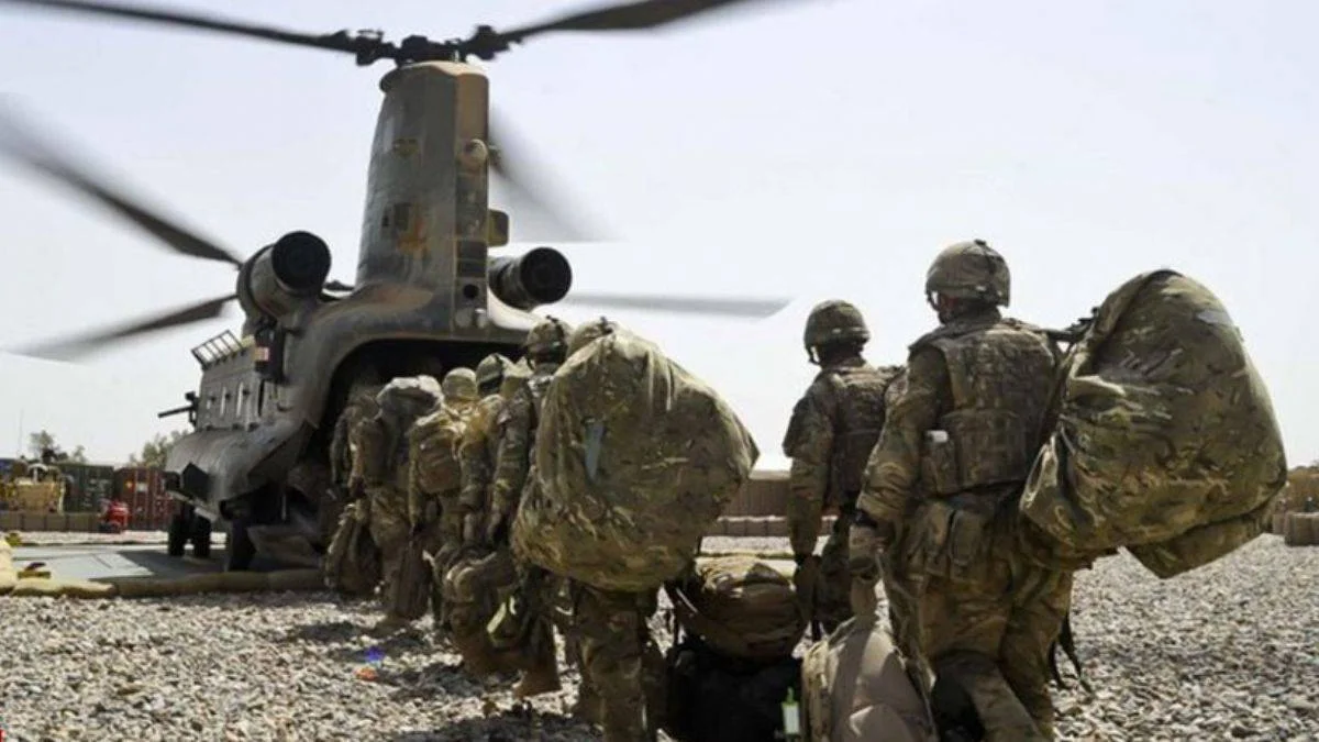 İngiltere, vatandaşlarının tahliyesi için Afganistan'a 600 asker gönderecek