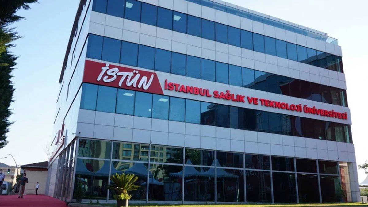 İstanbul Sağlık ve Teknoloji Üniversitesi'ni seçin 'Sağlık Olsun'