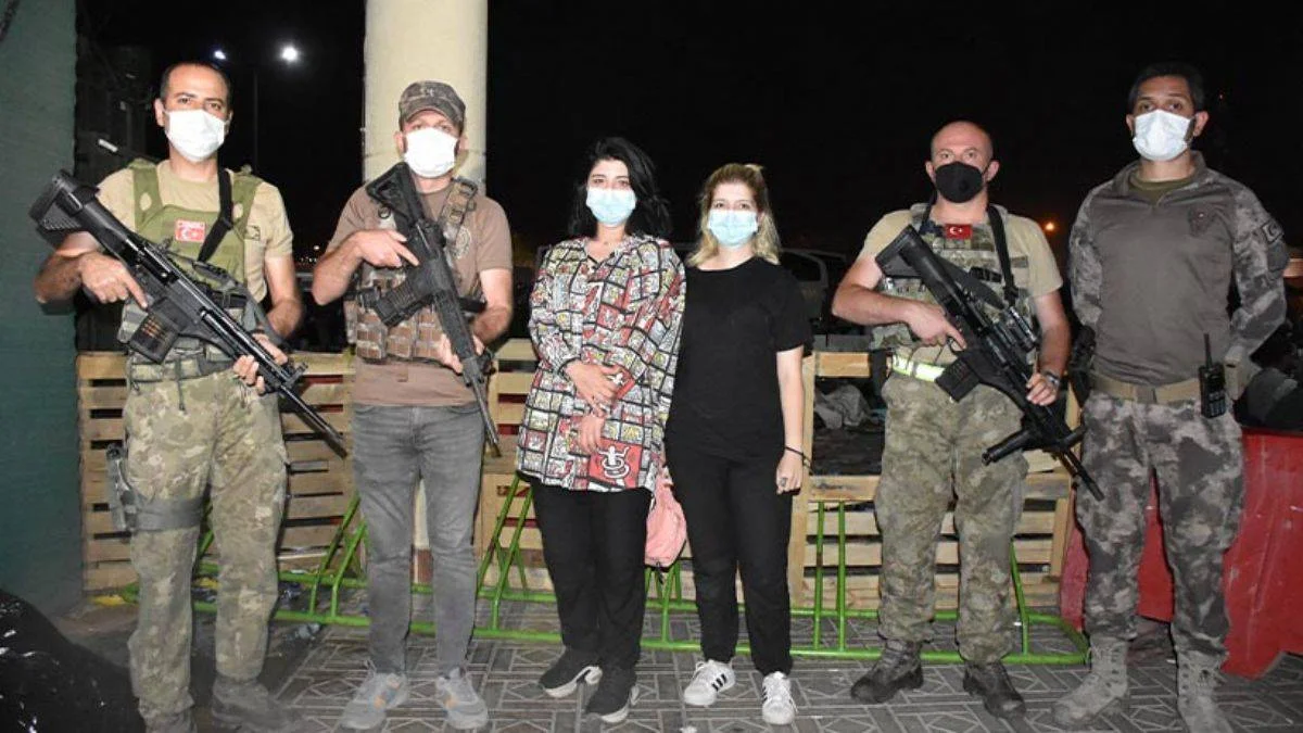 Kabil'de mahsur kalan 5 sağlık çalışanı, Türk güvenlik güçleri tarafından kurtarıldı