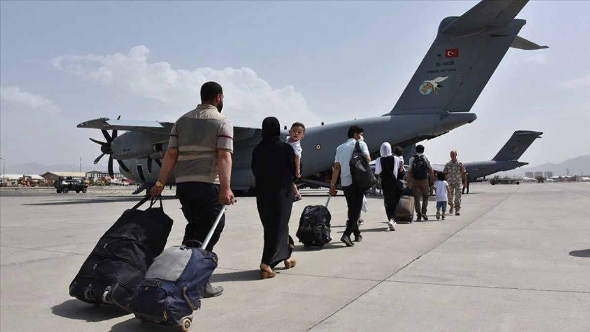 Kabil'deki 200'ü aşkın Türk vatandaşı için 'uçan kale' ile tahliye operasyonu