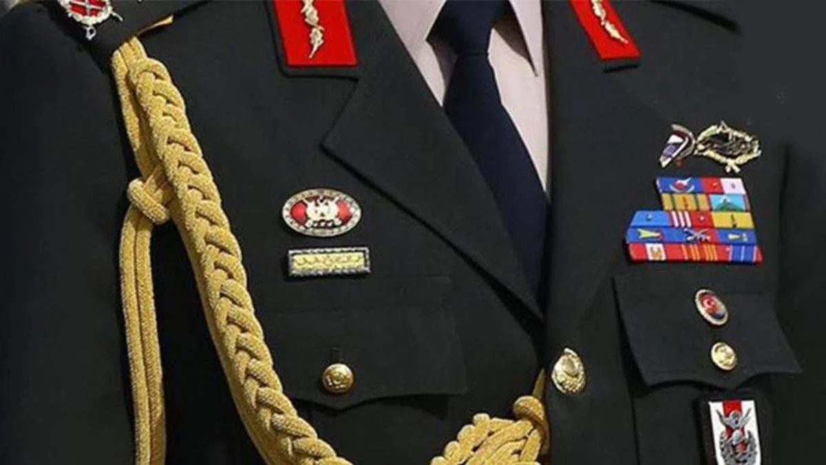 Kumpas mağduru komutanlara yeni görev