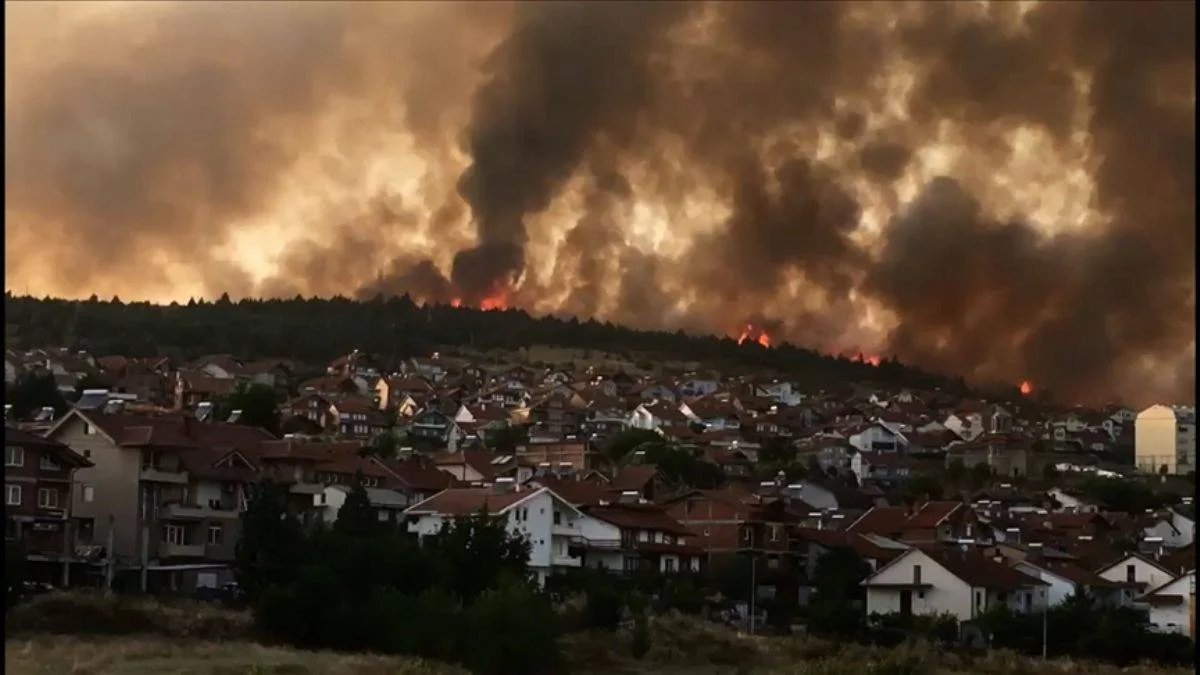 Kuzey Makedonya da yanıyor