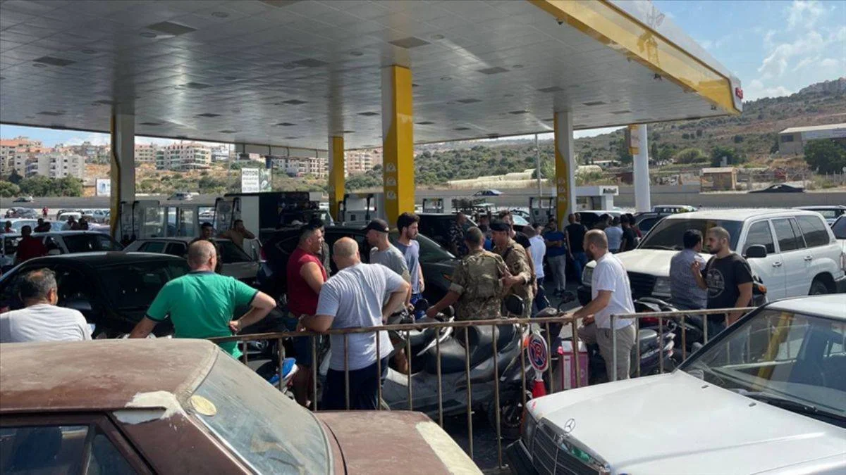 Lübnan'da ordu yakıta el koydu, hastane ve fırınlara dağıtıyor