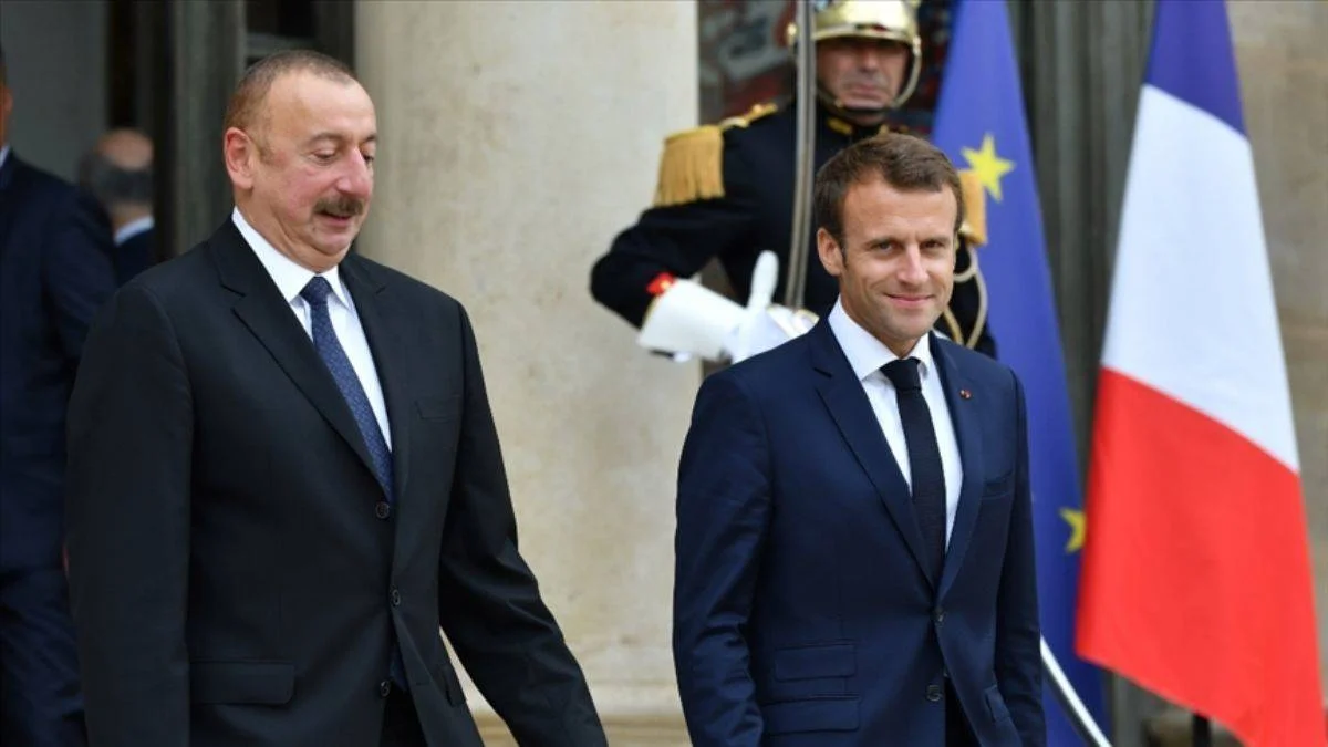 Macron ile Aliyev telefonda görüştü