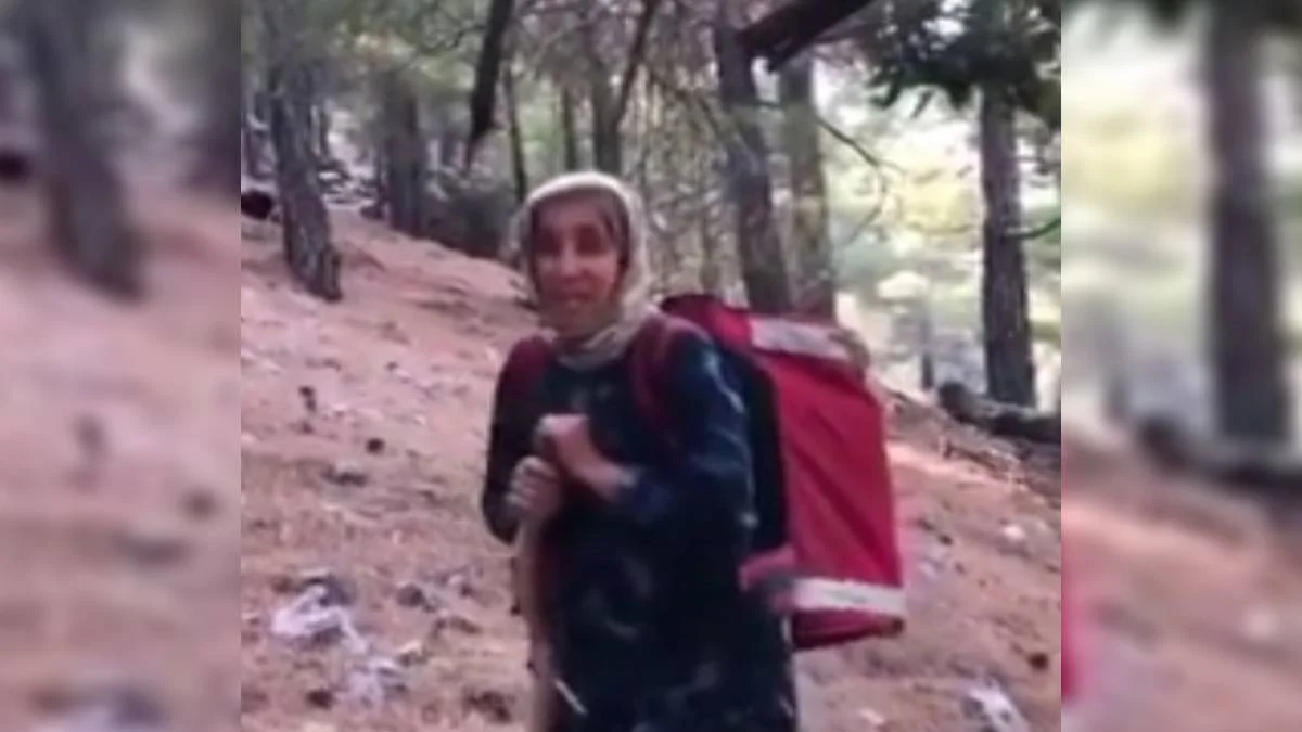 Manavgat'ta duygulandıran görüntü: Yaşlı kadın sırtında erzak taşıdı
