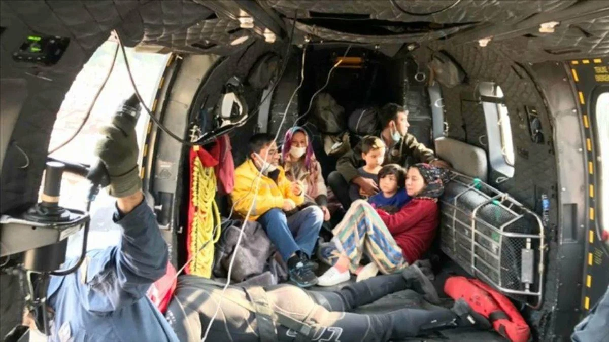 Mehmetçik, 353 vatandaşı helikopterlerle tahliye etti