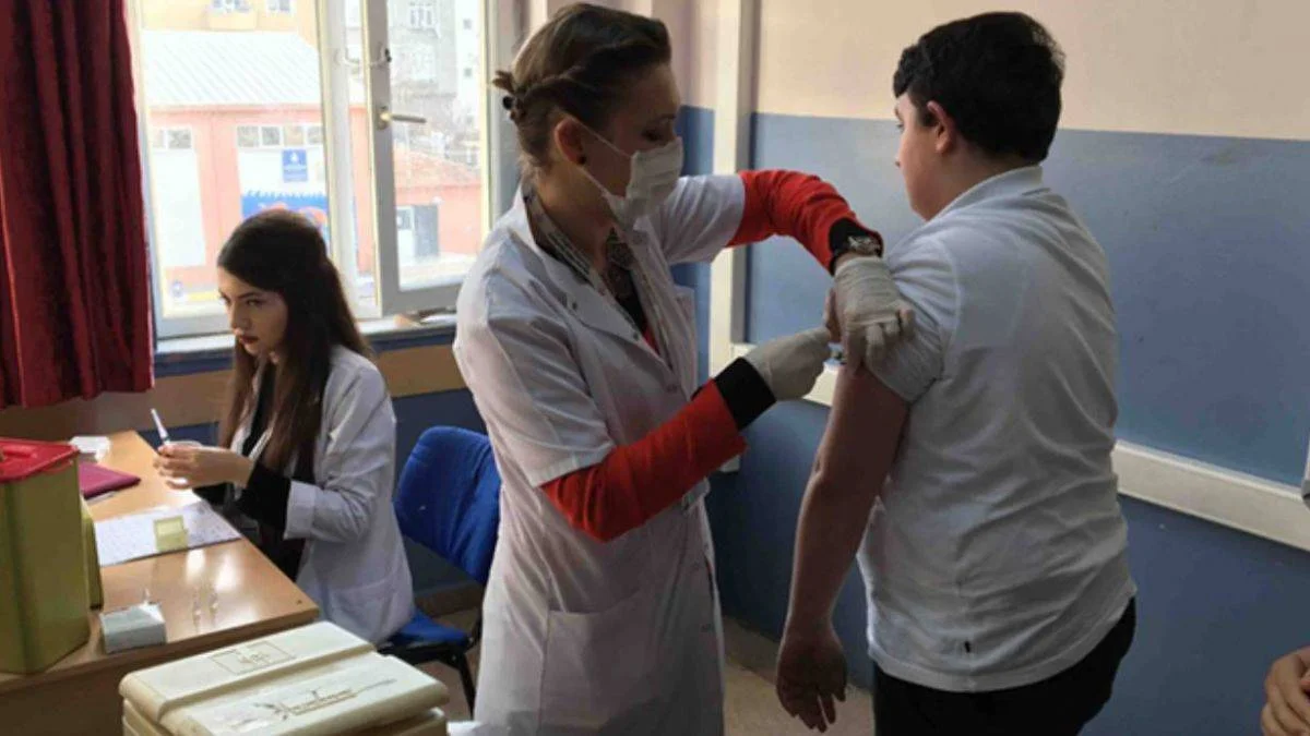Ortaokul öğrencileri aşı yaptıracak mı? Ortaokul öğrencileri aşılanacak mı?
