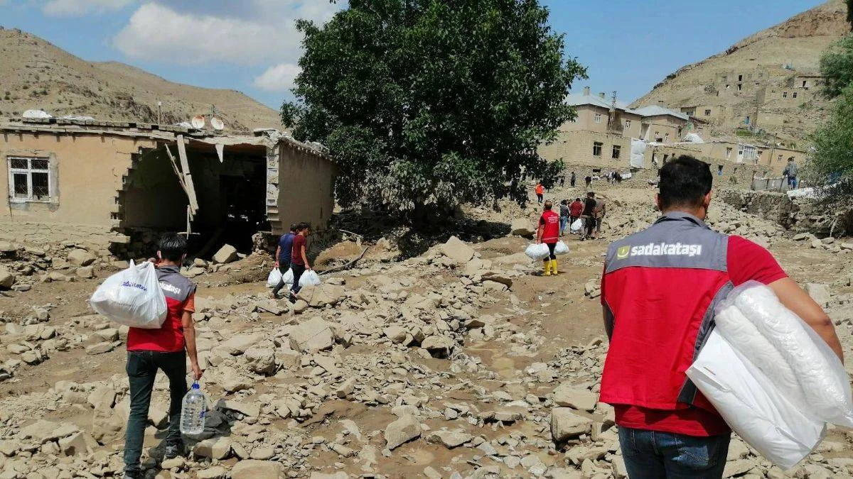 Sadakataşı'ndan Van'a acil yardım