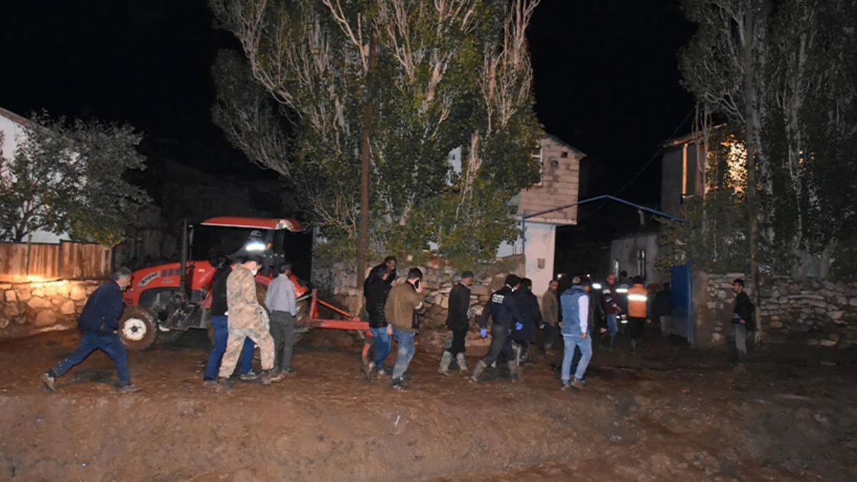 Sarıkamış'taki sel felaketinde çok sayıda ev kullanılamaz hale geldi