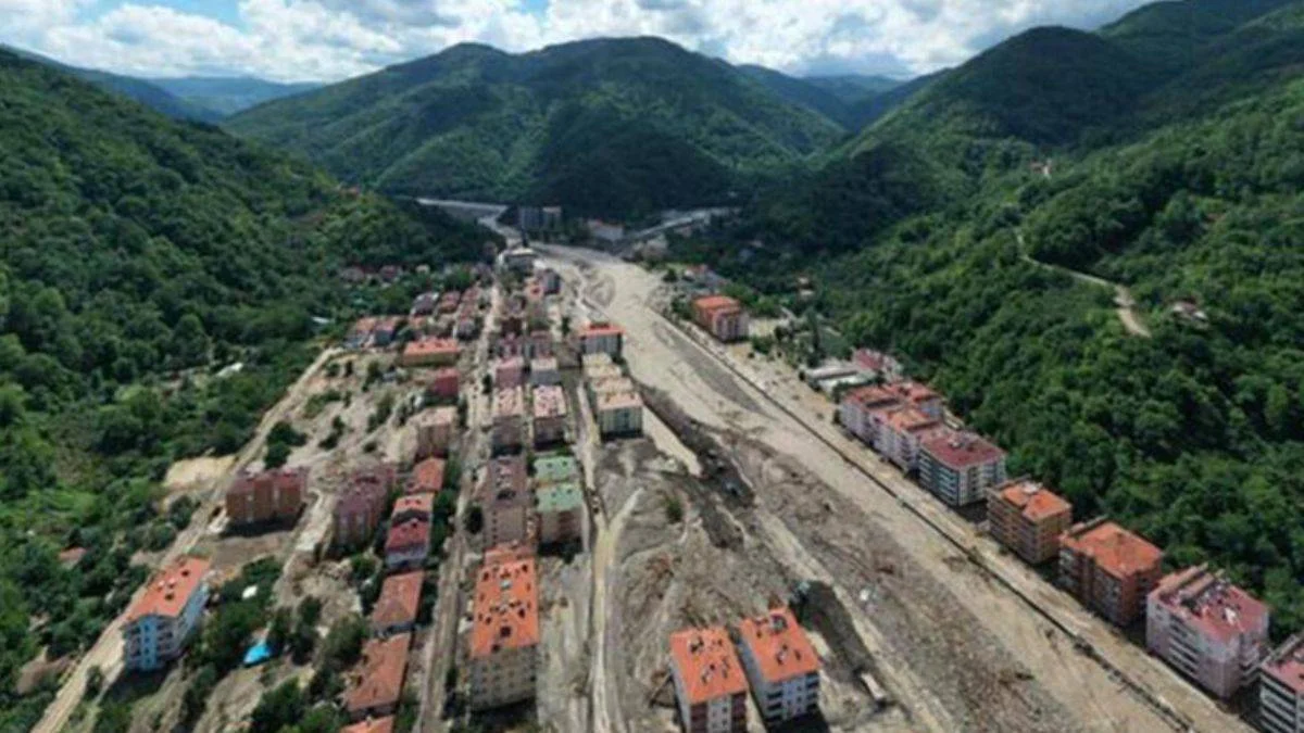 Sel felaketinde can kaybı 70'e yükseldi