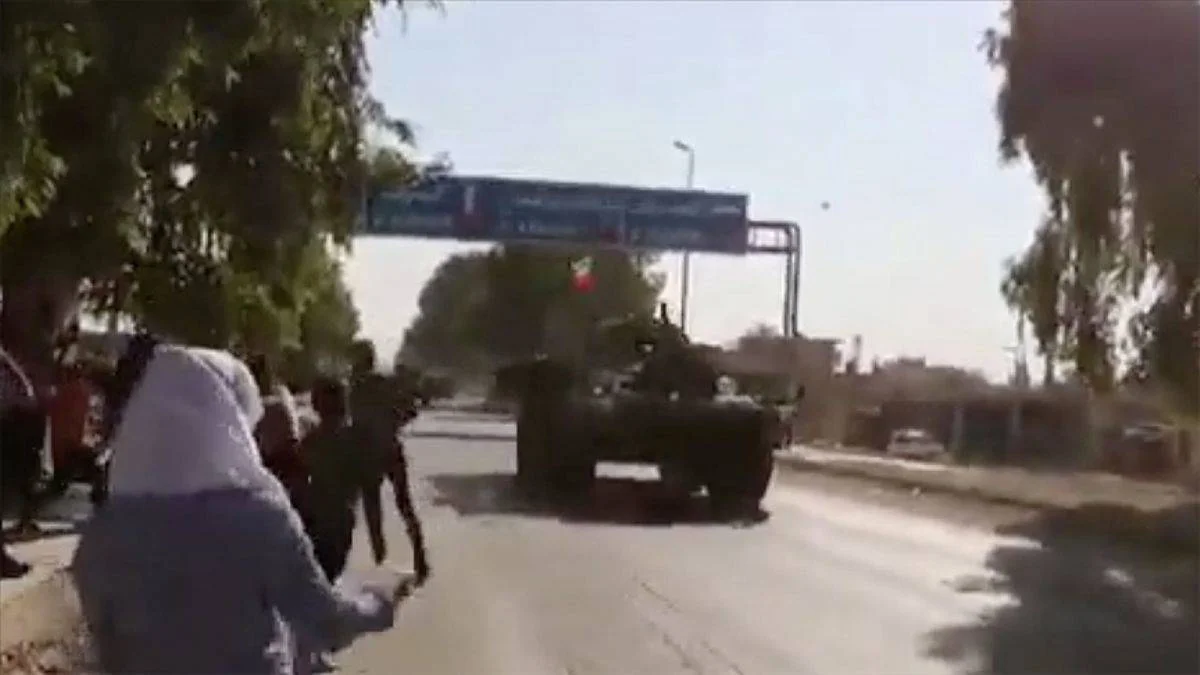 Suriye'de Rus askeri konvoyu taşlandı