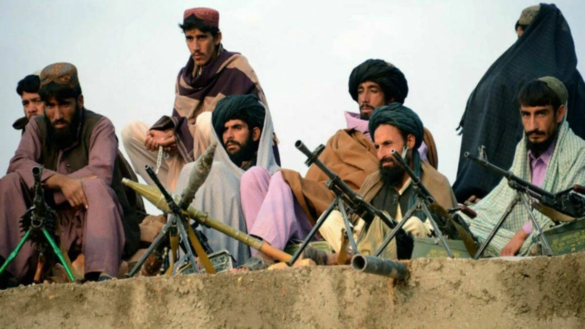 Taliban, Twitter ve Facebook'a da karşı mı?